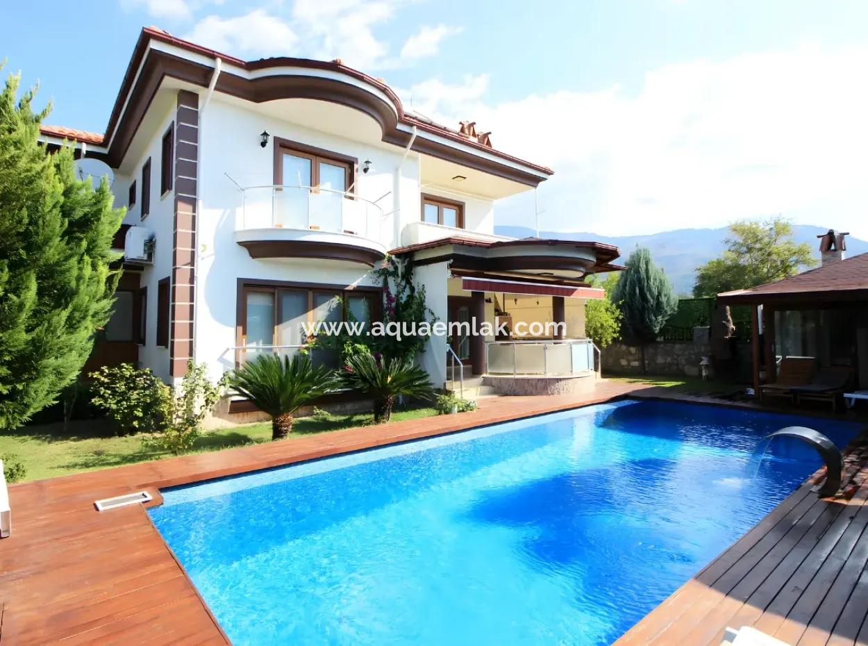 Villa Mit Pool Zum Verkauf In Köyceğiz