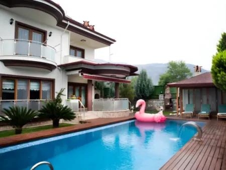 Villa Mit Pool Zum Verkauf In Köyceğiz