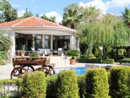 Luxury Villa With Pool In 1458 M² Plot For Sale In Köyceğiz