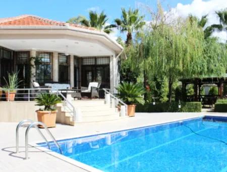 Luxury Villa With Pool In 1458 M² Plot For Sale In Köyceğiz