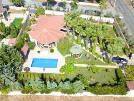 Luxury Villa With Pool In 1458 M² Plot For Sale In Köyceğiz