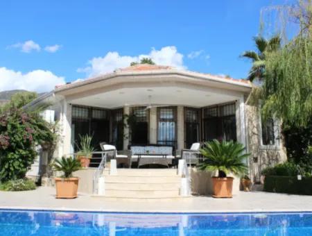 Luxury Villa With Pool In 1458 M² Plot For Sale In Köyceğiz