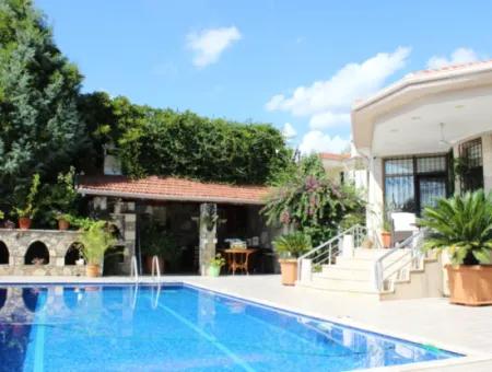 Luxury Villa With Pool In 1458 M² Plot For Sale In Köyceğiz