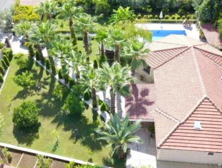 Luxury Villa With Pool In 1458 M² Plot For Sale In Köyceğiz