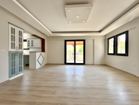 Villa For Sale In Köyceğiz Center With 3 Rooms And 1 Living Room