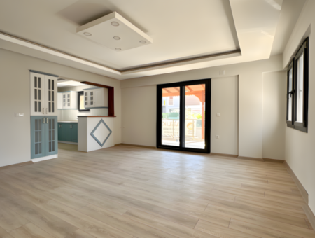 Villa For Sale In Köyceğiz Center With 3 Rooms And 1 Living Room